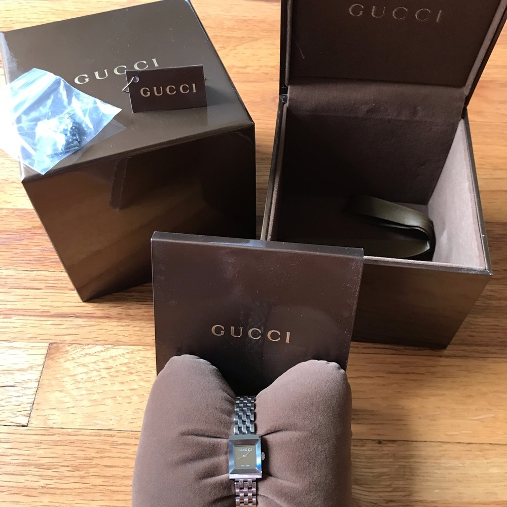 Gucci G-Frame Ladies Watch YA128501 - Picture 5 of 8